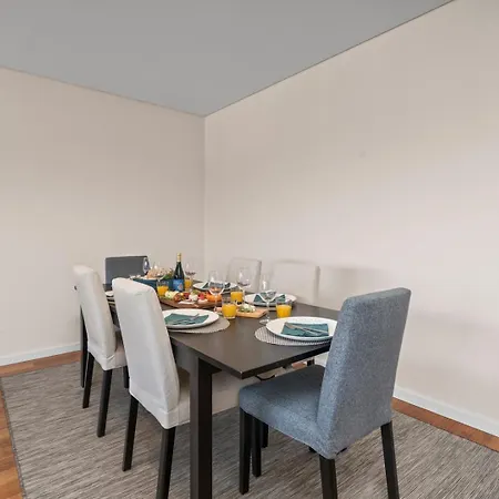 Lägenhet Rooftop Pools & Balcony Haven By Hostwise